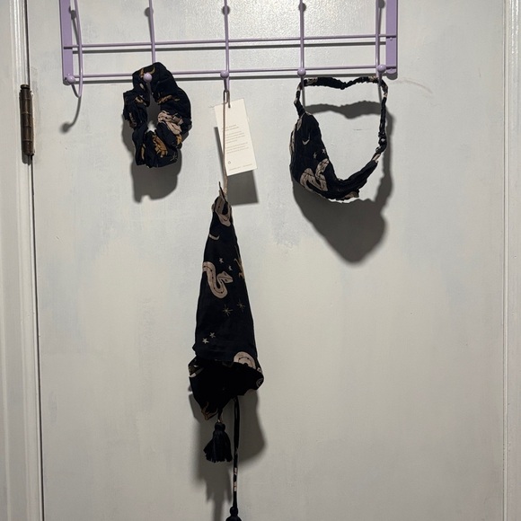 CLEOBELLA sleep mask & scrunchy set main image 4